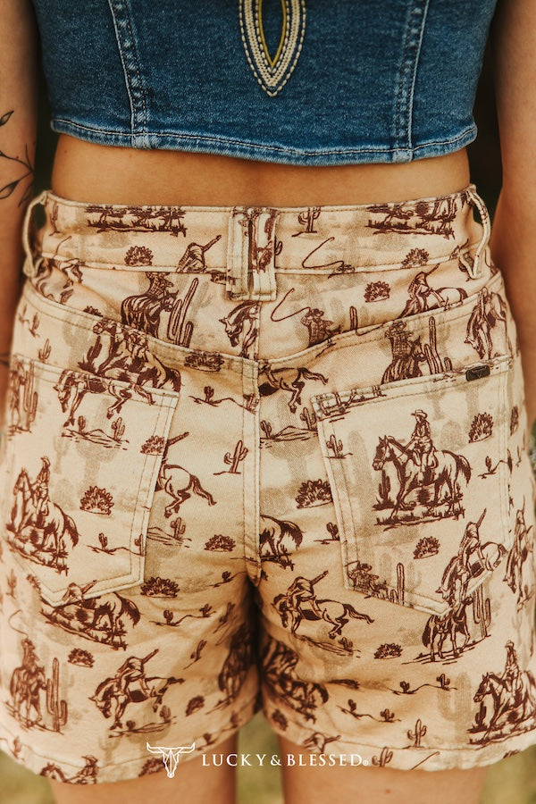 Lucky & Blessed Beige Western Printed Mid Rise Stretch Denim Shorts (12,7 cm binnenbeenlengte)