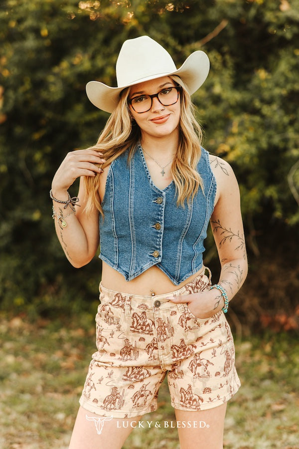 Lucky & Blessed Beige Western Printed Mid Rise Stretch Denim Shorts (12,7 cm binnenbeenlengte)