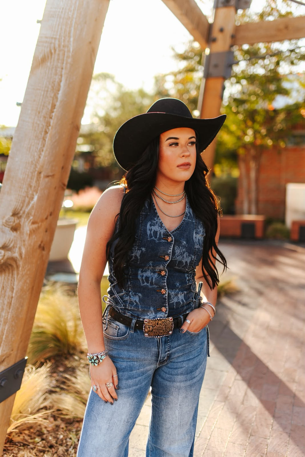 Lucky & Blessed donkergewassen laser western vest met concho-details en knoopsluiting